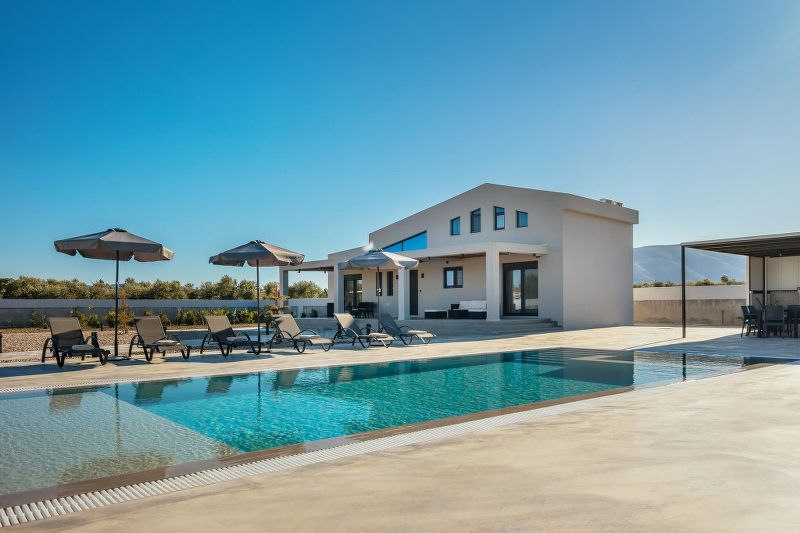 samantha villa in zante